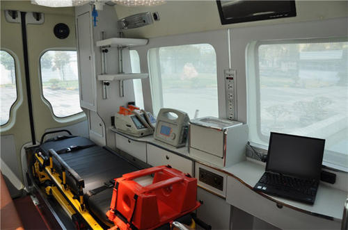 昌邑市救护车内部